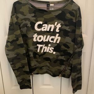 Im am selling a sweatshirt army fatigue